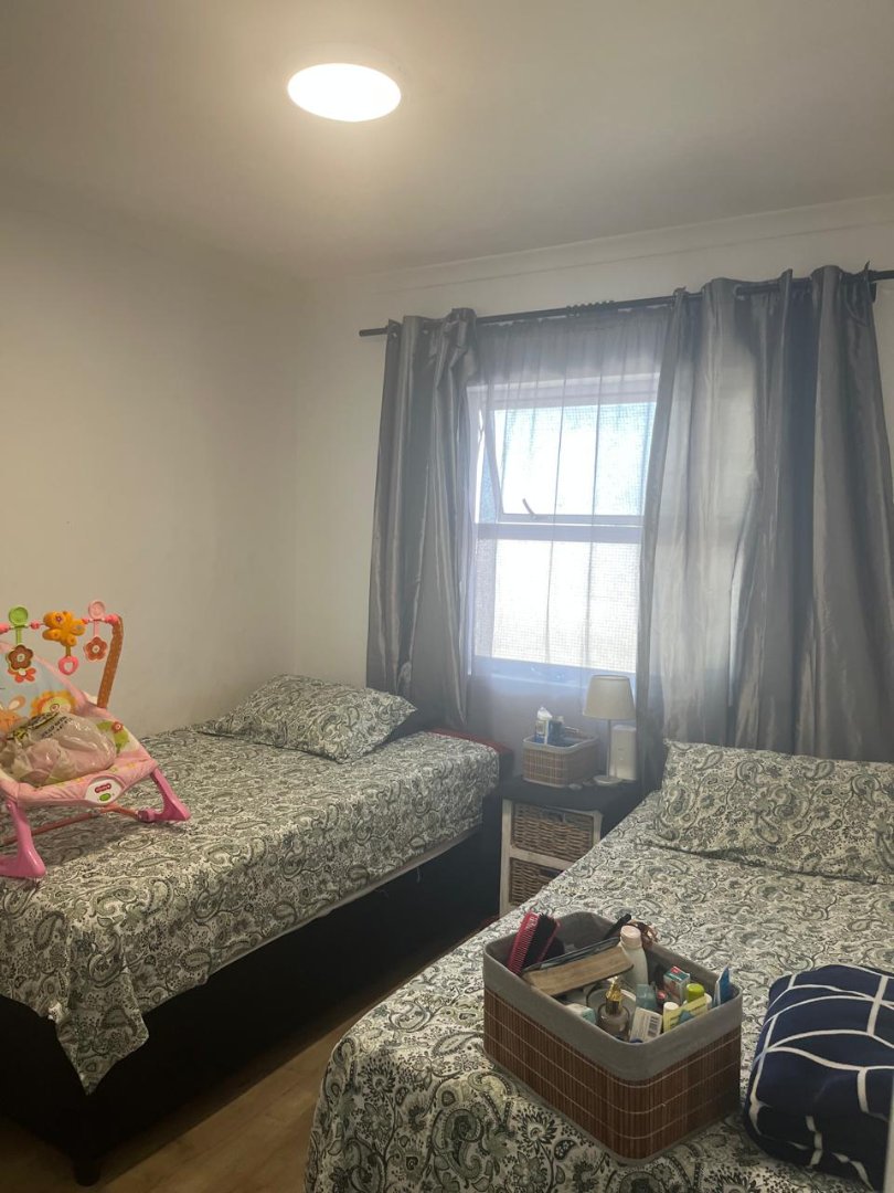 To Let 2 Bedroom Property for Rent in Cravenby Western Cape